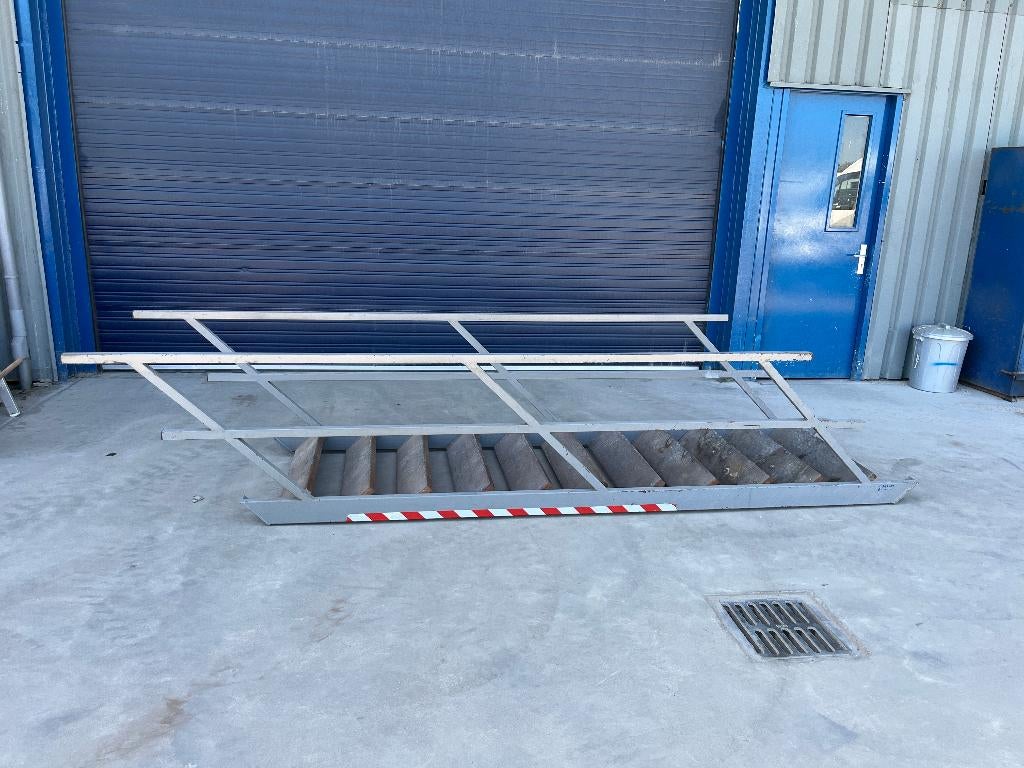 Steektrap 347 x 100 cm, Ophalen, Gebruikt