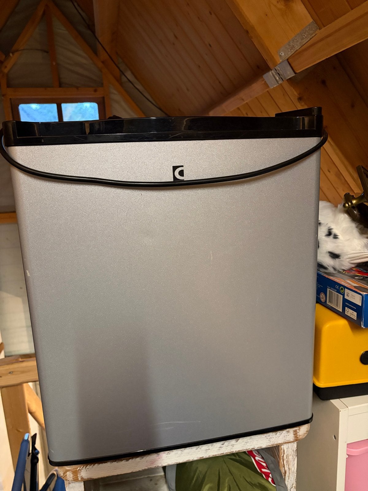 Compacte campingkoelkast - slechts 1 week gebruikt, Zonder vriesvak, Ophalen of Verzenden, Minder dan 45 cm, Minder dan 85 cm