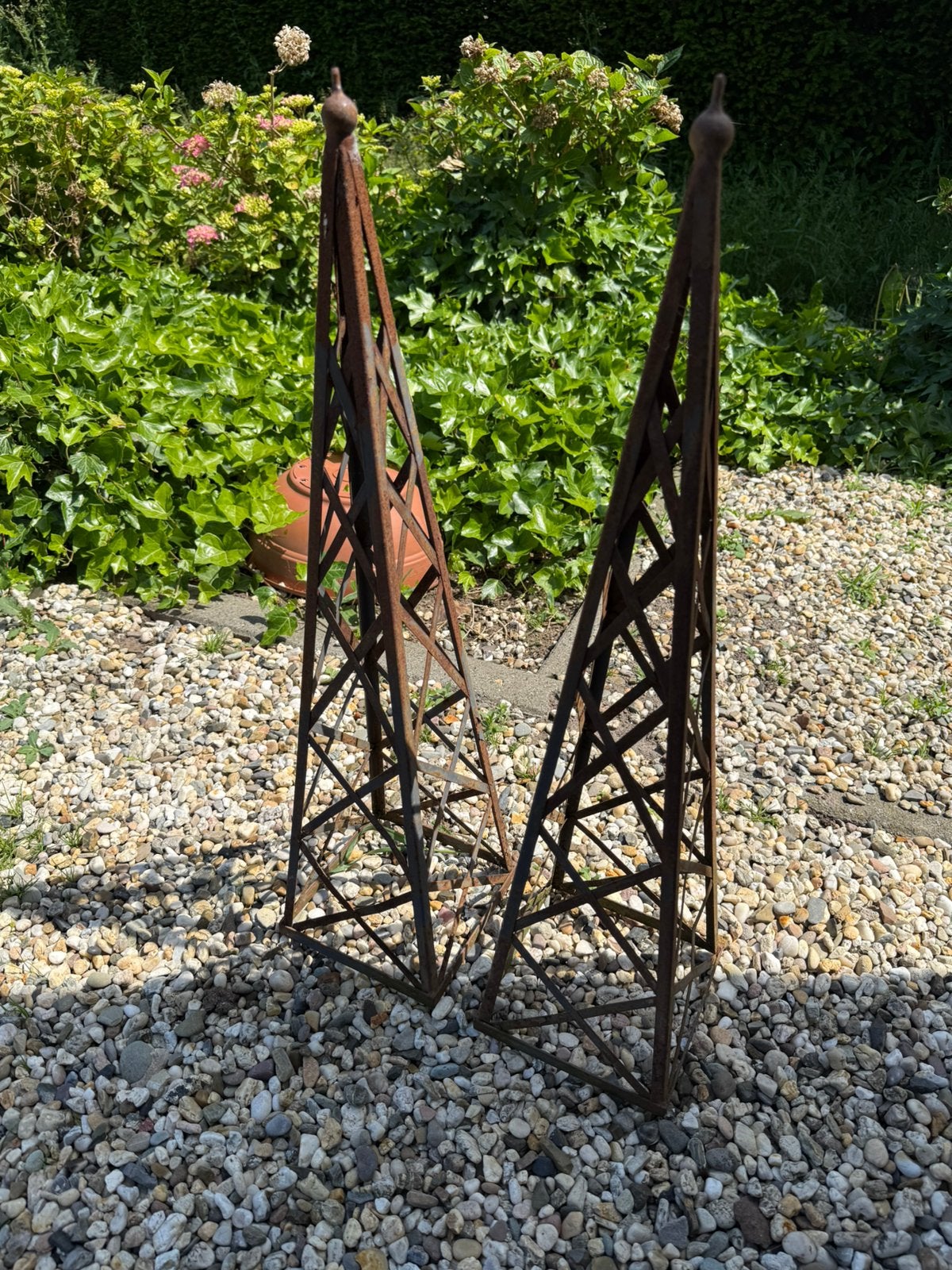 Twee planten zuilen pyramides vintage brocante, Ophalen, Gebruikt