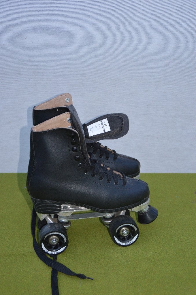 Zwarte rolschaatsen/ rollerskates merk Nijdam mt 39 PU leer, Sport en Fitness, Skeelers, Overige merken, Kinderen, Ophalen of Verzenden