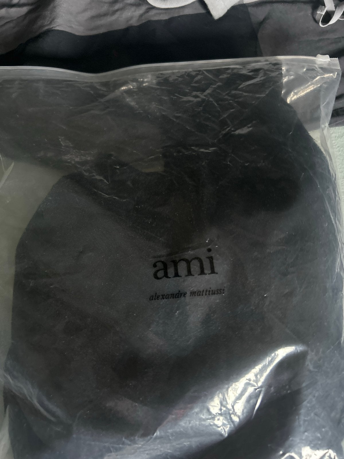 Ami trui zwart met rood logo, Ophalen of Verzenden, Zo goed als nieuw