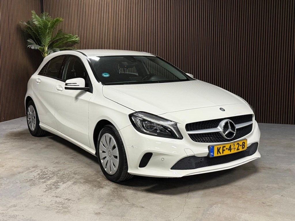 Mercedes-Benz A-Klasse 160 Ambition (bj 2016), Auto's, Gebruikt, Euro 6, 4 cilinders, Wit