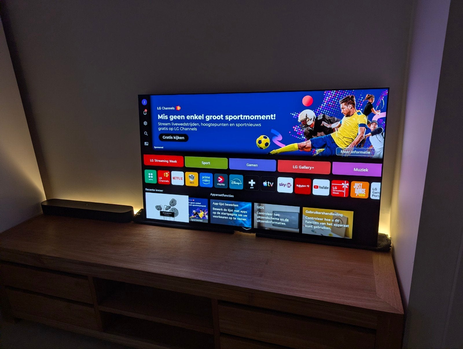 Foto 3 van LG OLED55G45LW (2024) OLED TV - Nieuwstaat