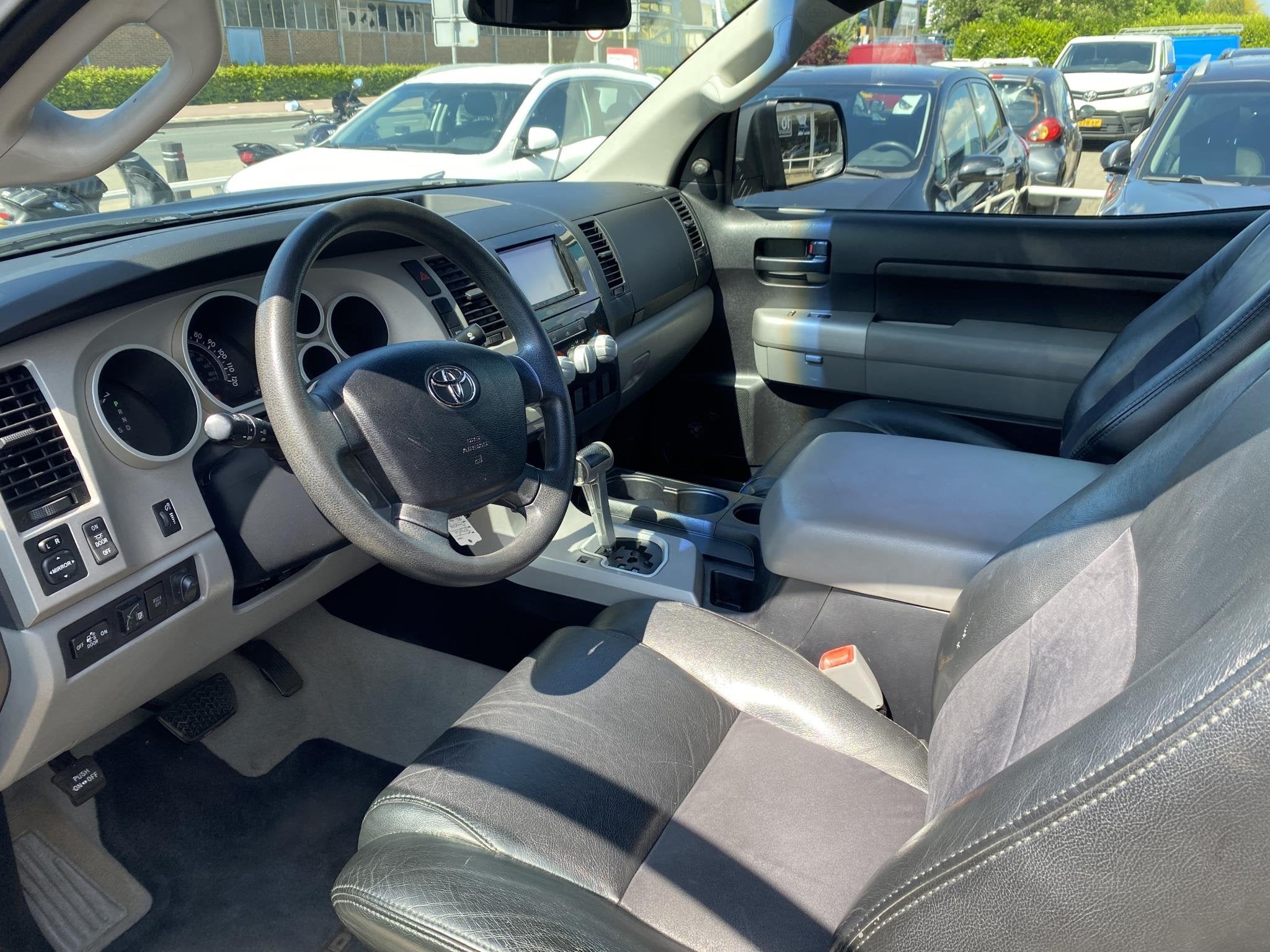 Toyota Tundra 5.7 V8 SLECHTS 90032 Miles, Historie compleet!, Auto's, Automaat, 2950 kg, Gebruikt, 8 cilinders