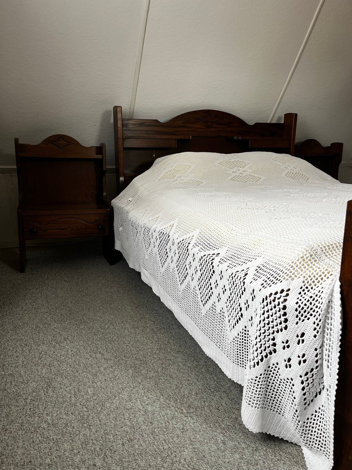 Massief houten bed 140x200 cm, Antiek en Kunst, Antiek | Meubels | Bedden, Ophalen