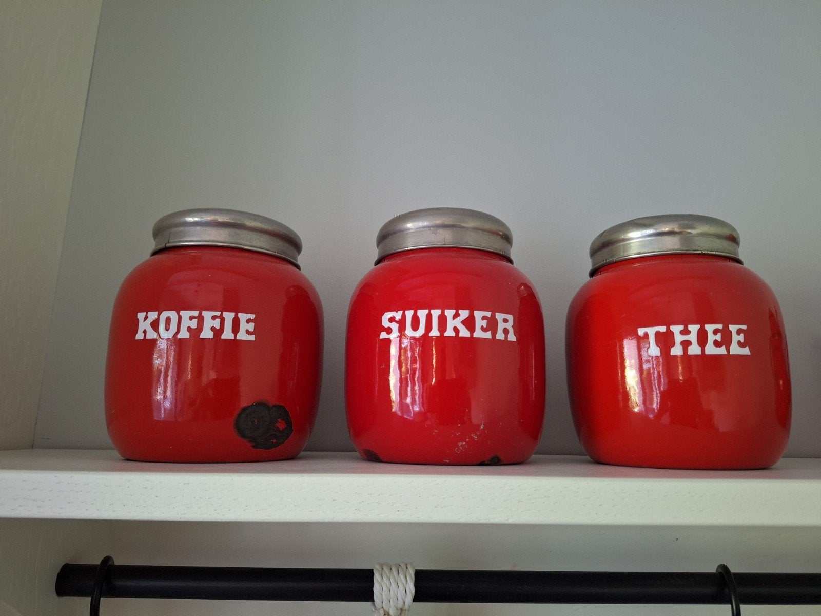Antieke Brabantia koffie, suiker, thee bussen - Rood, Antiek en Kunst, Antiek | Emaille, Ophalen of Verzenden