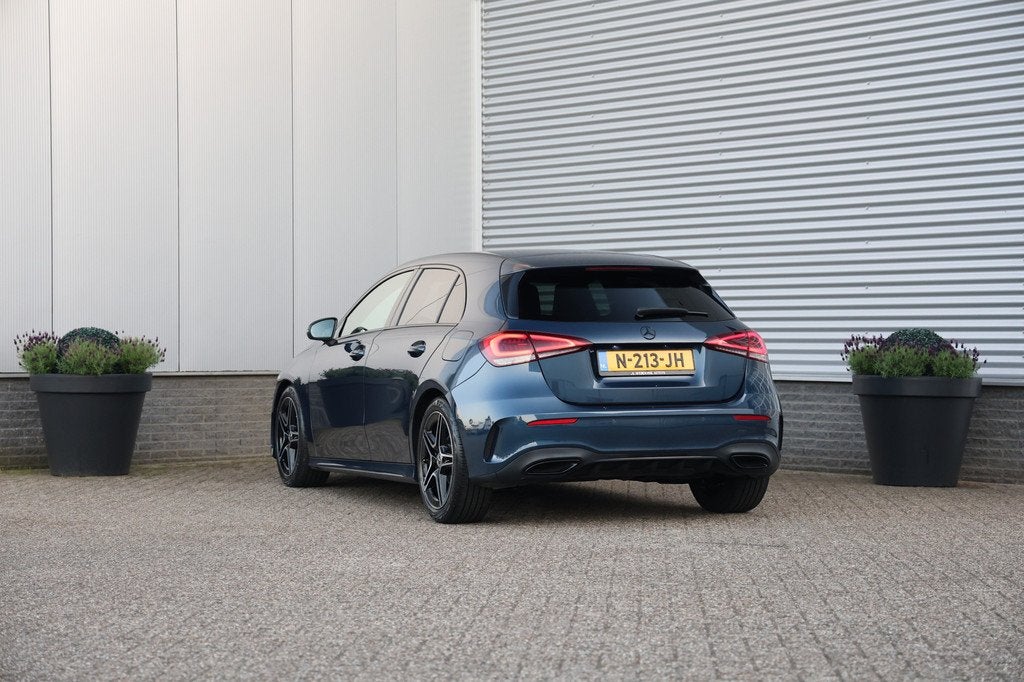 Mercedes-Benz A-Klasse 180 AMG Night Edition NAP|Sfeerverl|W, Auto's, Voorwielaandrijving, 136 pk, Gebruikt, 4 cilinders