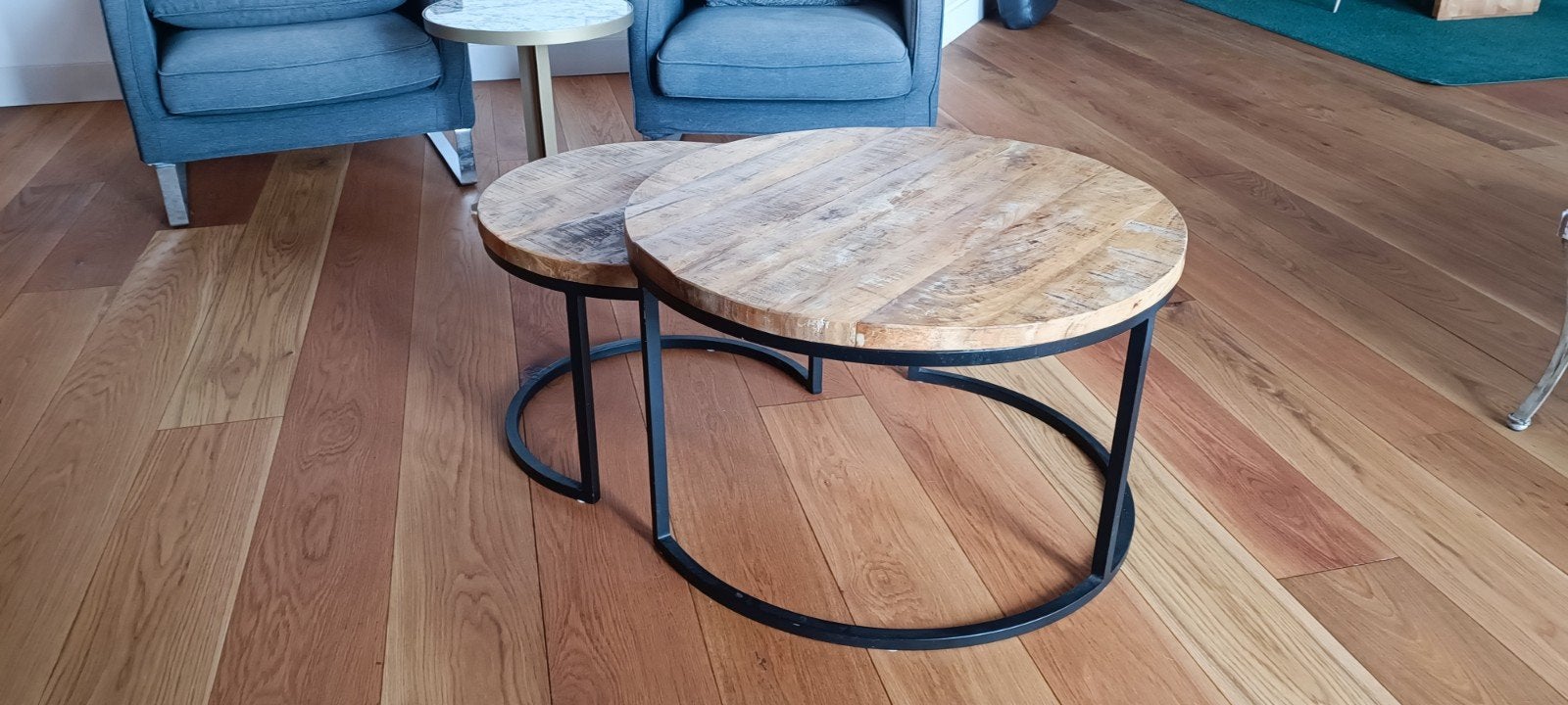 Set van 2 ronde salontafels, hout en metaal, Gebruikt, 50 tot 100 cm, Rond, 50 tot 100 cm