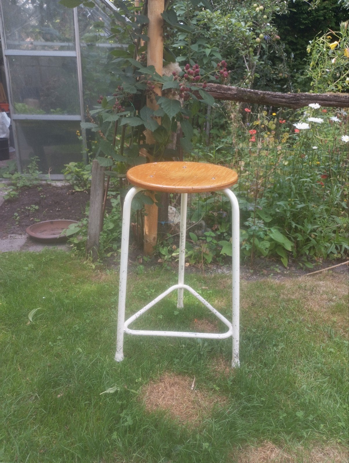 Ijzeren kruk met houten blad, Ophalen of Verzenden, Gebruikt, Hout