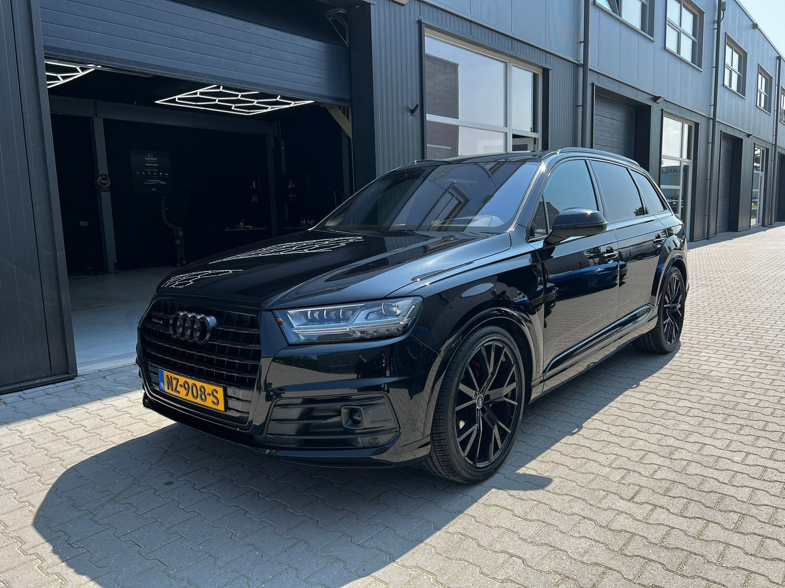 Audi Q7 SQ7 3.0 TDI Quattro 3x S-line 2016 Panorama Trekhaak, Automaat, Parkeerassistent, Zwart, Leder