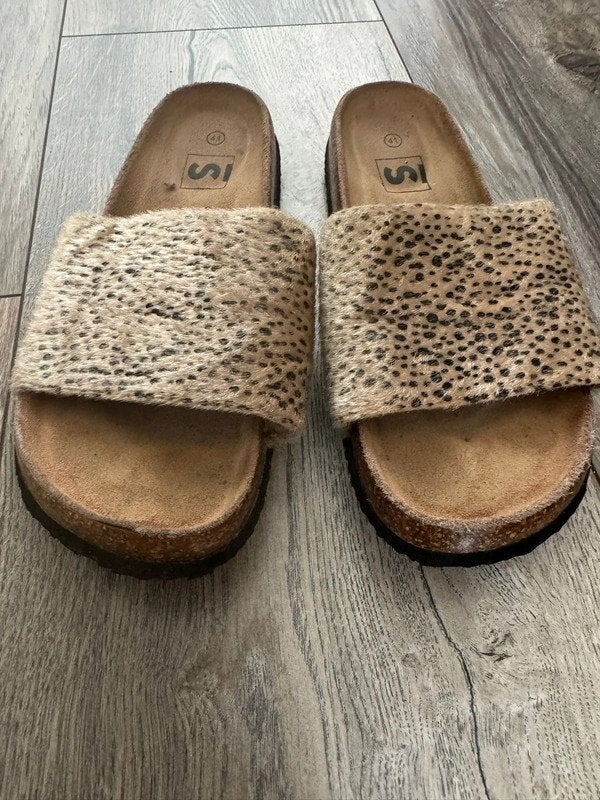 Chique Luipaardprint Nepbont Slippers | Kurken Voetbed Comfo, Leopard, Ophalen of Verzenden, Gedragen, Beige