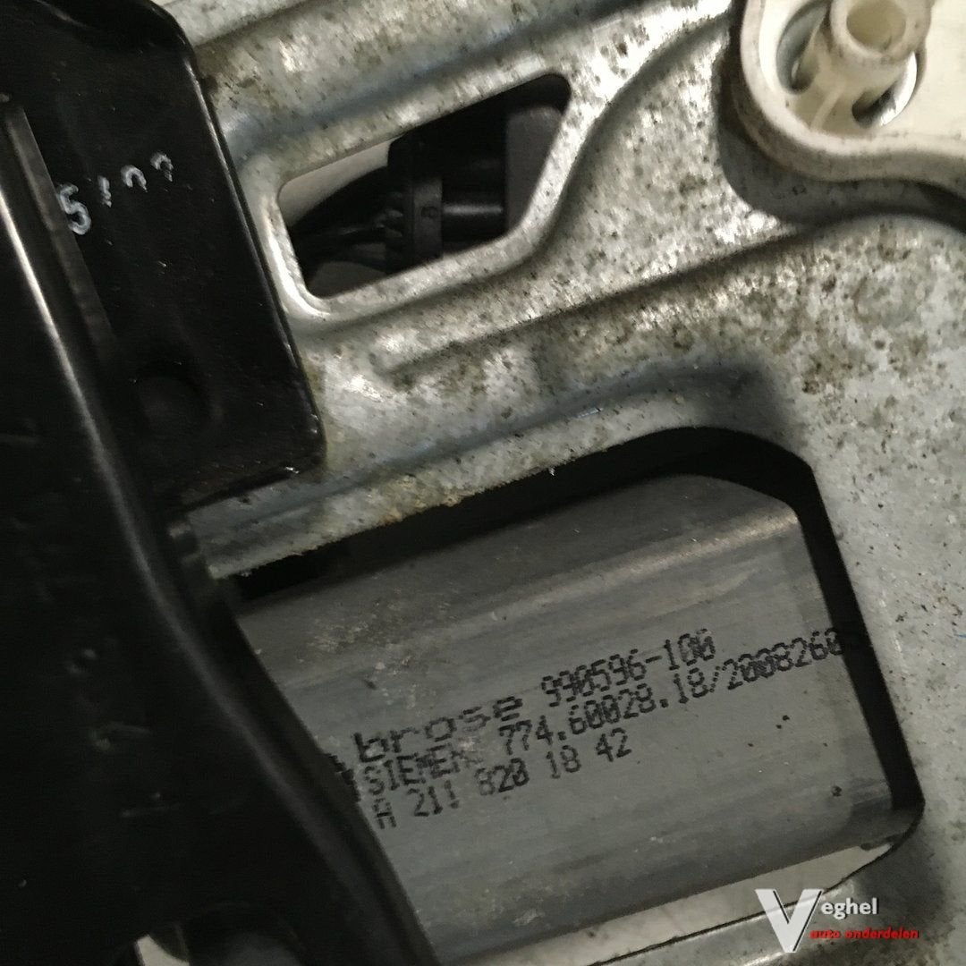 Mercedes W203 2002 Elektr Raammechanisme met motor Linksvoor, Gebruikt, -, -, Ophalen of Verzenden