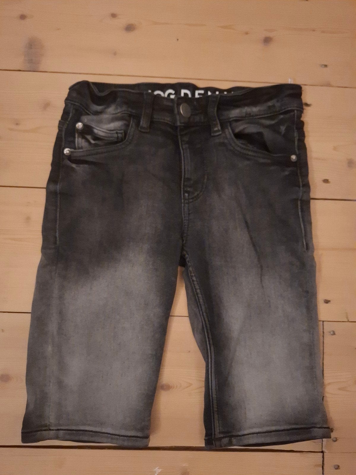 Comfortabele korte jog denim broek van Hema in maat 146., Kinderen en Baby's, Kinderkleding | Maat 146, Ophalen of Verzenden, Zo goed als nieuw