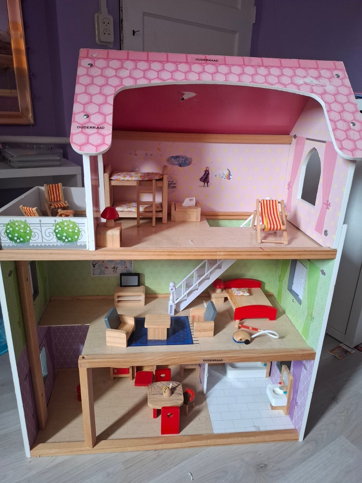 Groot houten poppenhuis met meubels, Kinderen en Baby's, Ophalen, Gebruikt, Poppenhuis