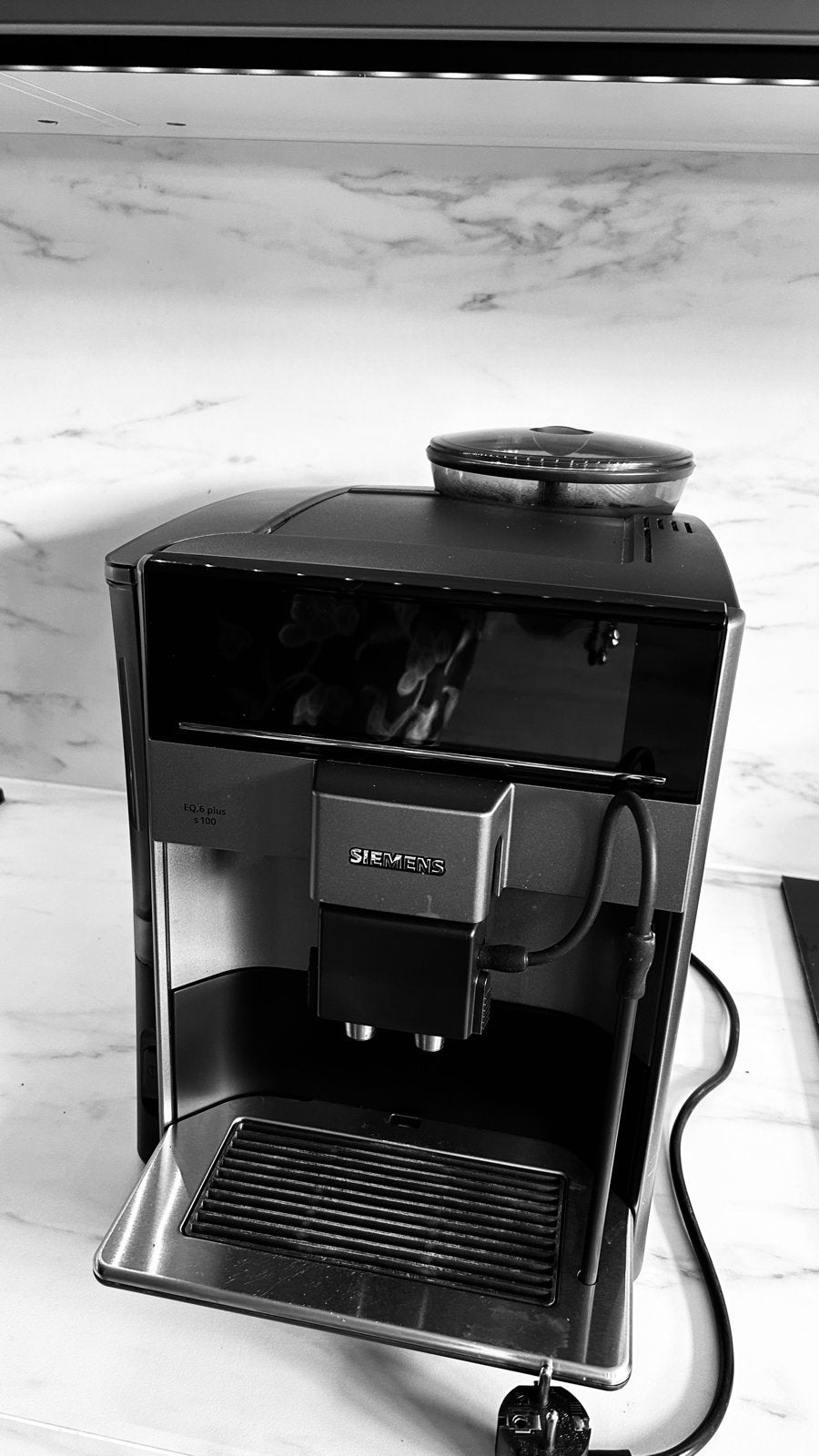 Siemens EQ.6 plus s100 volautomatische koffiemachine, Witgoed en Apparatuur, Koffiezetapparaten, Ophalen, Afneembaar waterreservoir