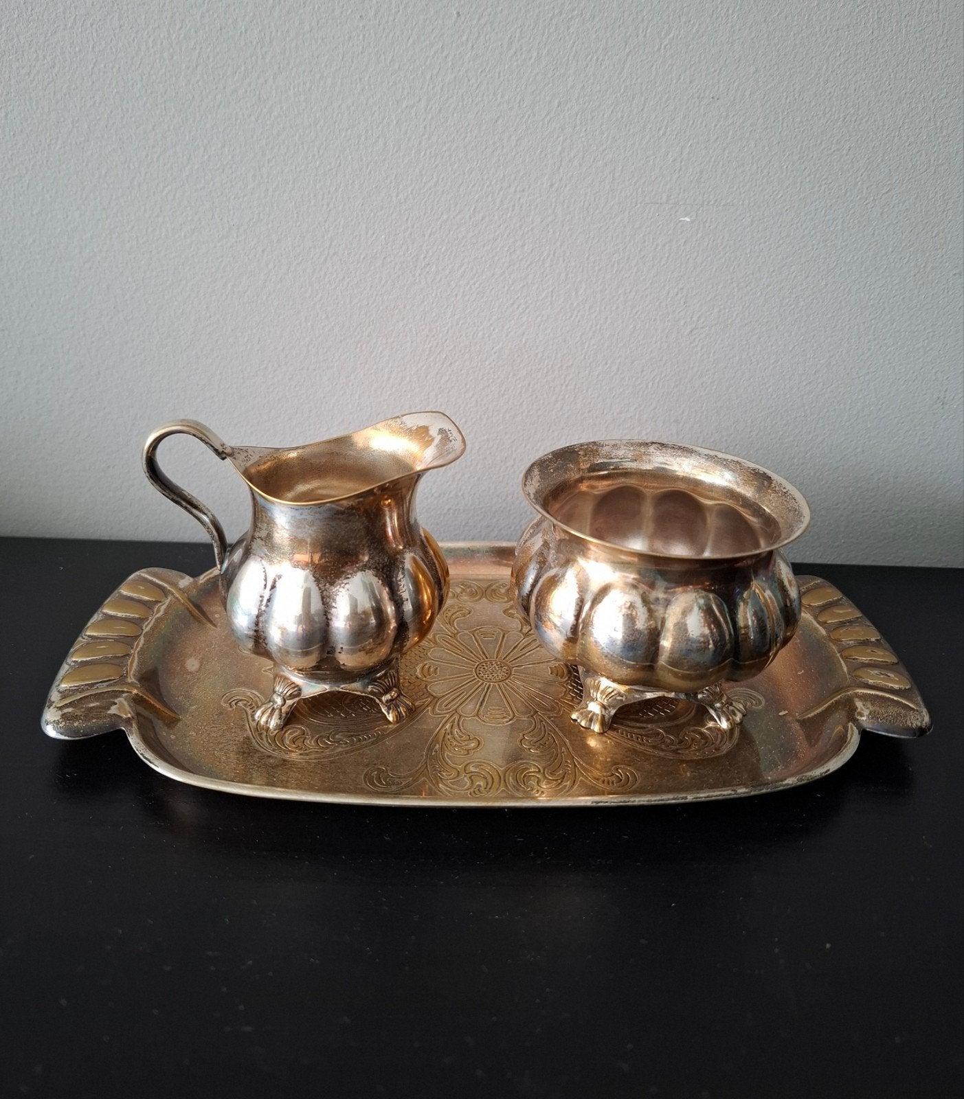 Antiek Verzilverd Dienblad met Suikerpot en Melkkan, Antiek en Kunst, Ophalen of Verzenden, Zilver