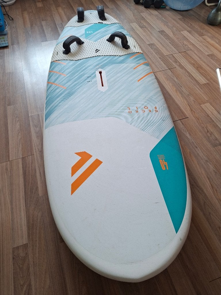 Windsurf board Fanatic Gecko 135L, Ophalen, Gebruikt, Minder dan 250 cm, Met draagtas