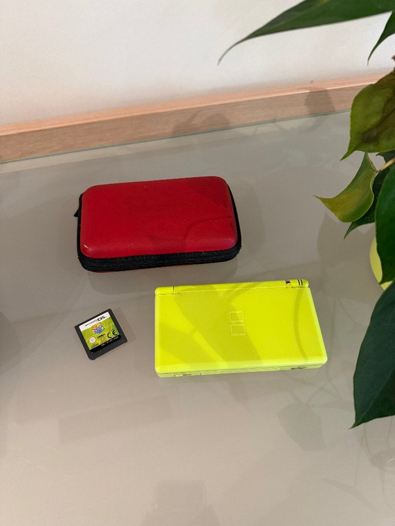 Nintendo DS lite, Spelcomputers en Games, Spelcomputers | Nintendo DS, Gebruikt, Ophalen of Verzenden, DS Lite, Met beschermhoes of tas