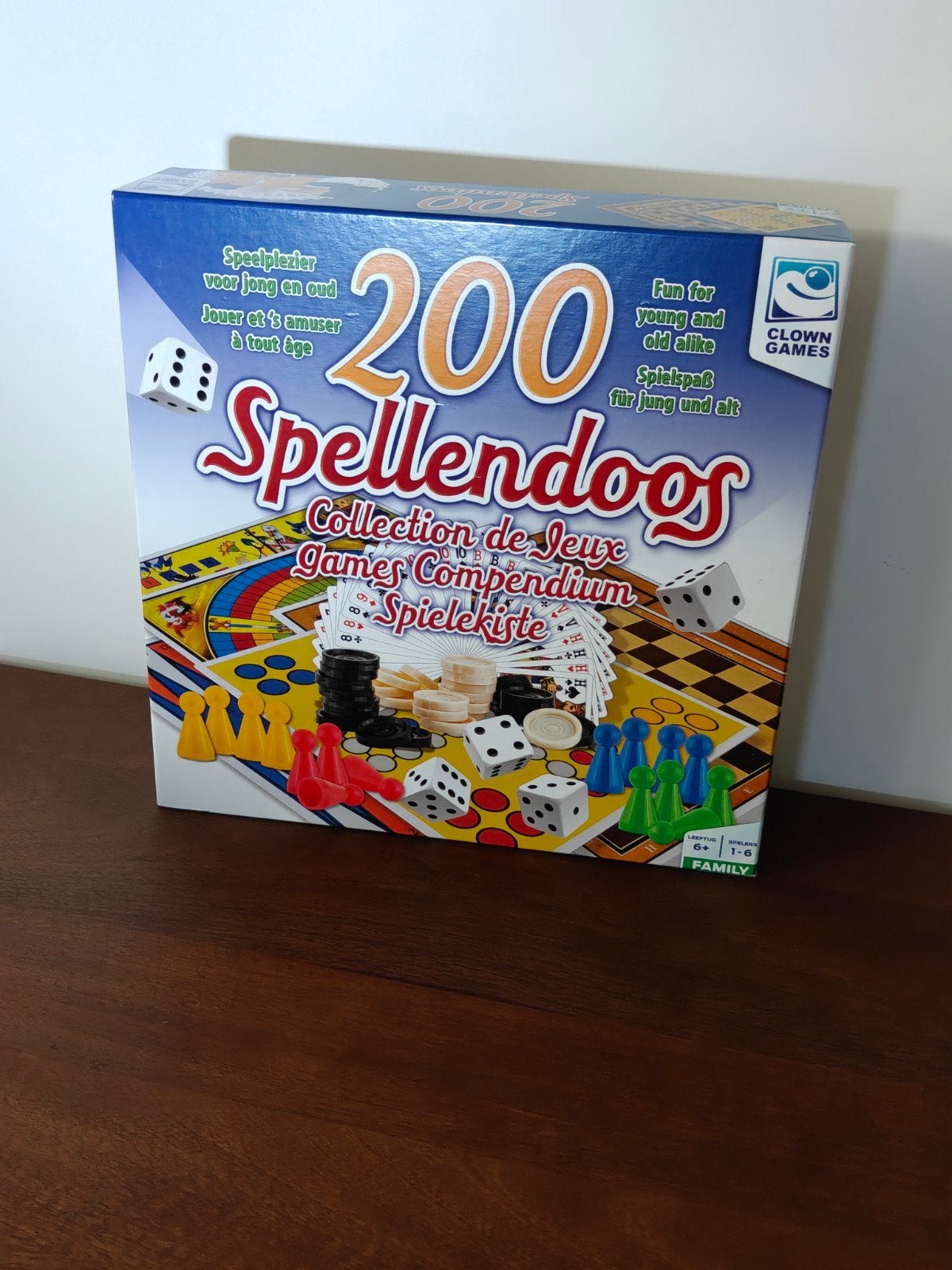 200 Spellendoos - Complete Collectie Gezelschapsspellen, Vijf spelers of meer, Ophalen of Verzenden, Zo goed als nieuw, Clown Games