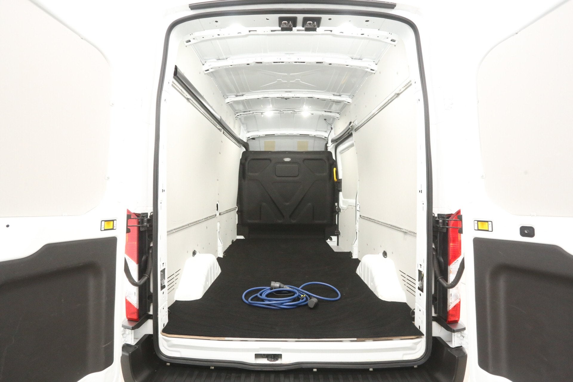 Ford E-Transit 68 kWh L3H3 | Snelladen | SOH 96% | Clima | C, Auto's, Automaat, Stof, 4 cilinders, Wit