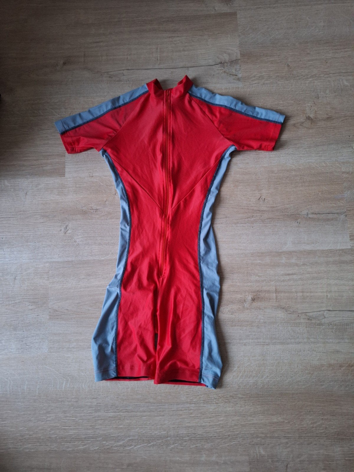 Rood-grijs zwempak maat S met korte mouwen - Kleim, Badpak, Ophalen of Verzenden, Zo goed als nieuw, Kleim