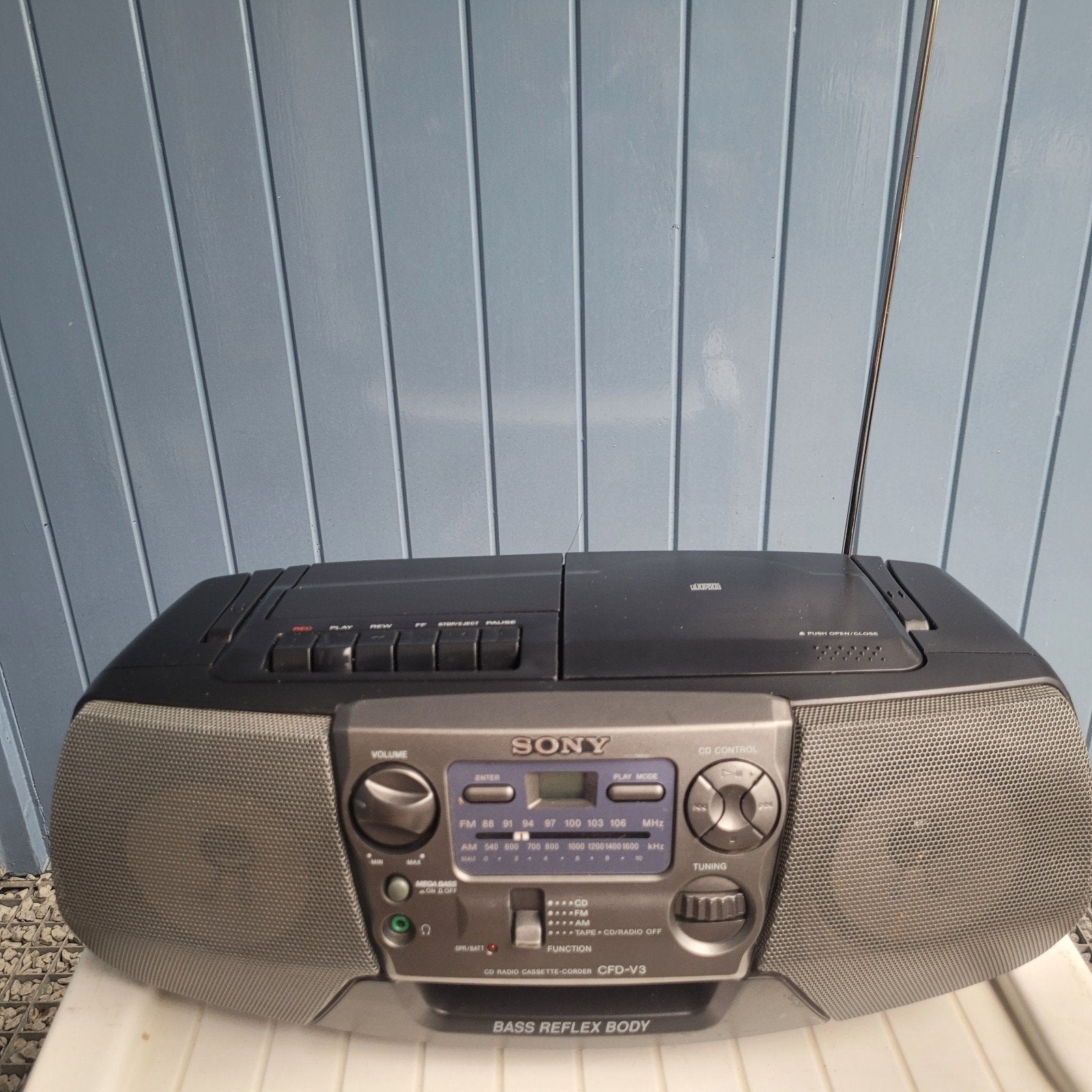 Sony Stereo Draagbare Radio-Cassette  en CD . CDF - V 3, Ophalen of Verzenden