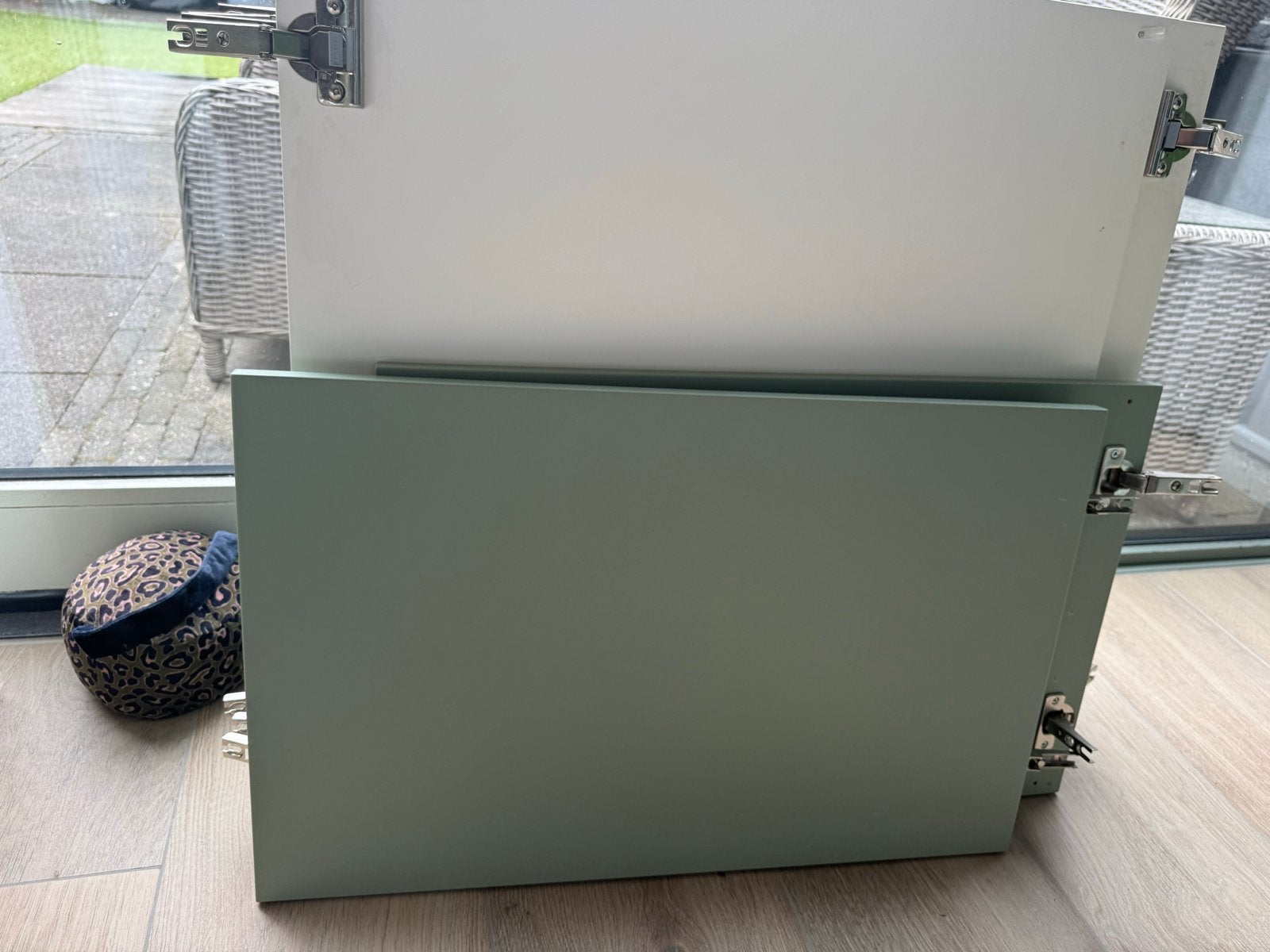 2x IKEA Besta deurtjes lichtgroen mat 60x38 cm, Ophalen, Gebruikt