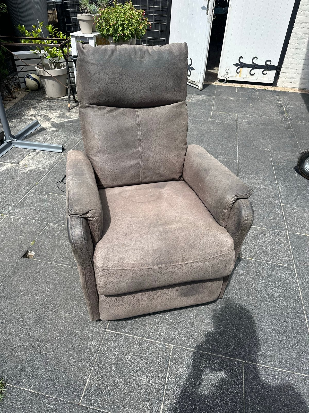Comfortabele elektrische relaxfauteuil - Suede, Ophalen, Gebruikt, 100 tot 125 cm, 75 tot 100 cm