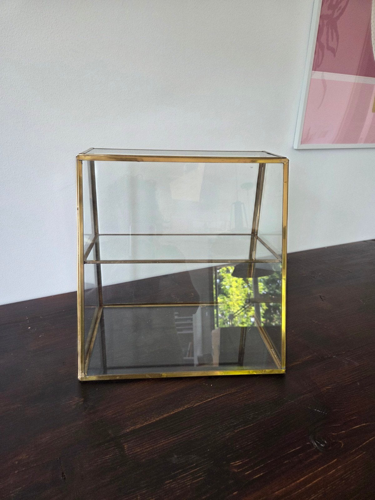 mini vitrine kast met messing omslag, Glas, Ophalen of Verzenden, Gebruikt, Inclusief decoratie