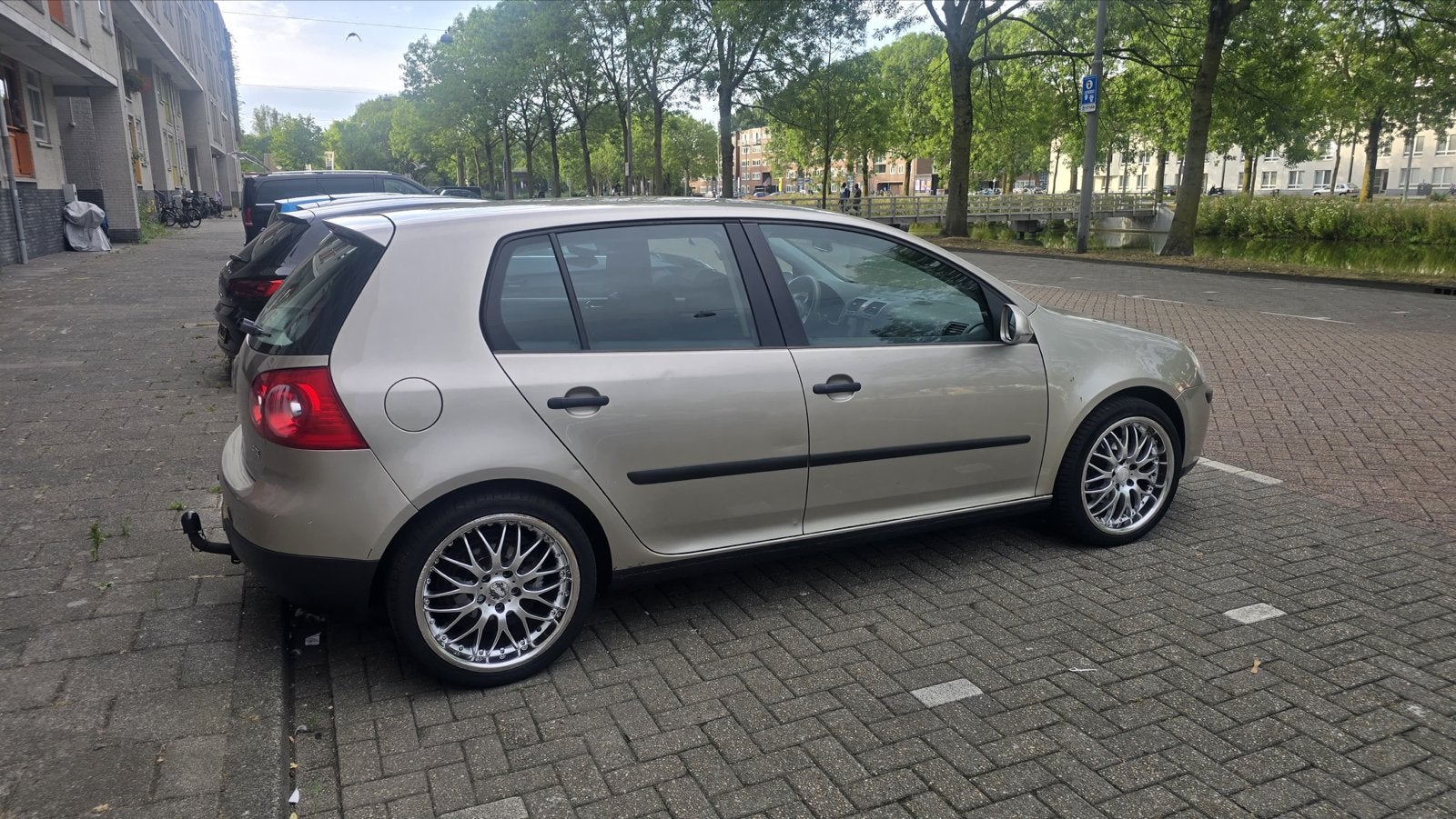 Volkswagen Golf 1.6 16V FSI 85KW 5D 2004 Beige, Auto's, Voorwielaandrijving, 4 cilinders, 620 kg, Beige