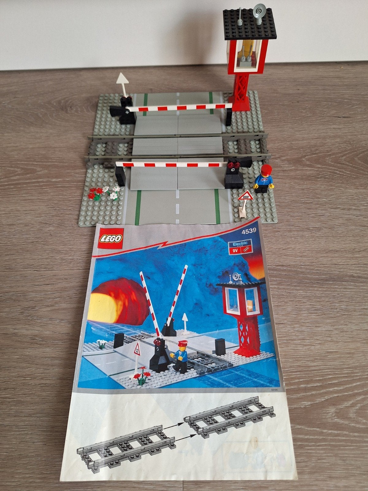 Lego 9v trein 4539  - Manual Level Crossing, Ophalen of Verzenden, Gebruikt, Complete set, Lego