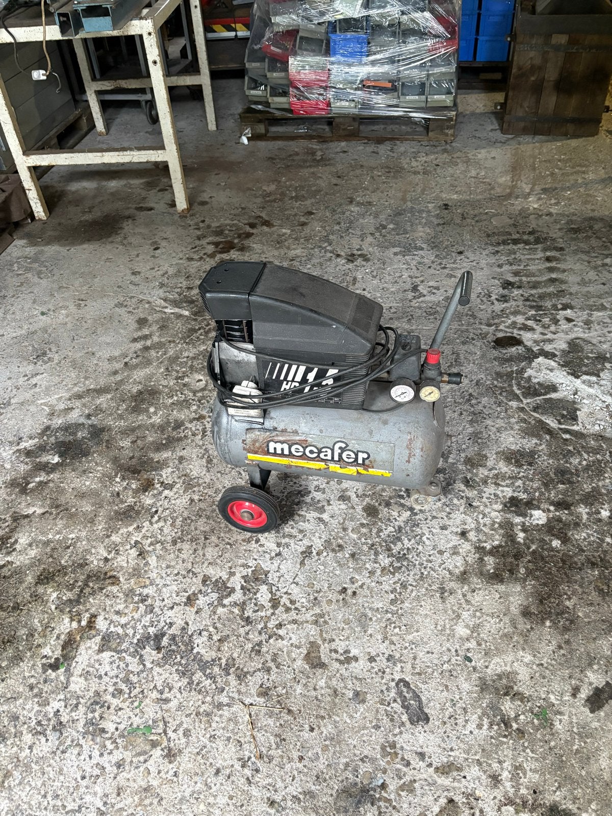Mecafer Compressor - Draagbaar en Krachtig, Doe-het-zelf en Verbouw, Compressors, Ophalen, Gebruikt, 6 tot 10 bar, Minder dan 200 liter/min