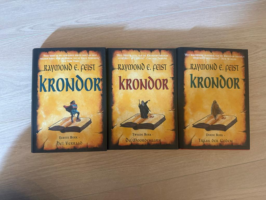 Raymond E. Feist - Krondor  en De Boeken van de Slangenoorlo, Ophalen of Verzenden, Zo goed als nieuw