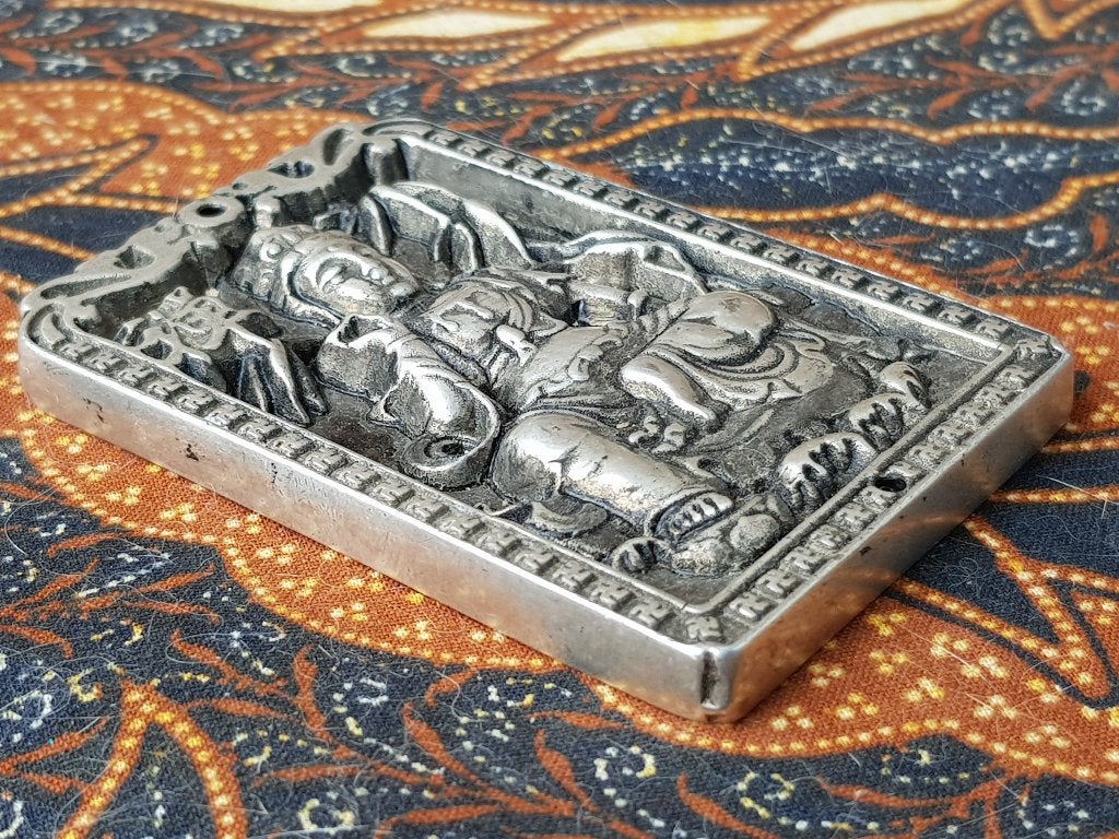 Prachtig oud Chinees zilverbrons amulet met Boeddha 6,8 cm., Antiek en Kunst, Kunst | Niet-Westerse kunst, Zilver, China, Brons