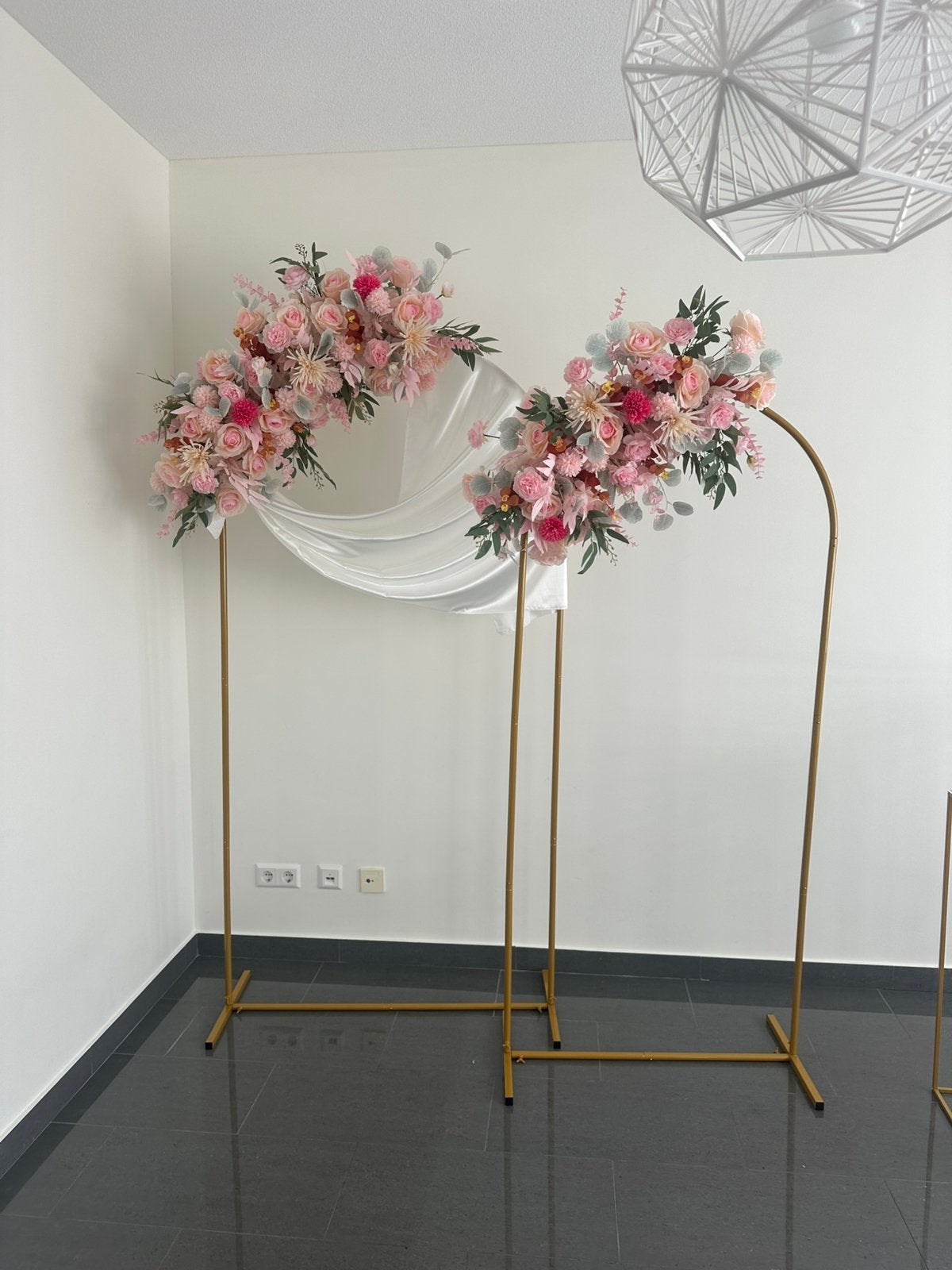 Bloemenboog en pilaren te huur of te koop, Ophalen, Zo goed als nieuw, Geboorte of Huwelijk