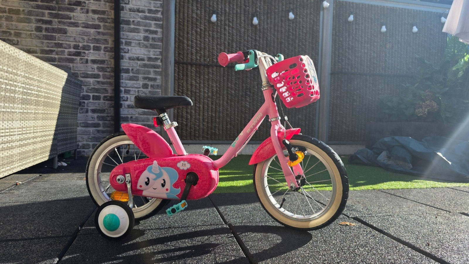 B'Twin kinderfiets 16 inch met zijwieltjes en mandje, Ophalen, Zijwieltjes, Velgrem, B'Twin