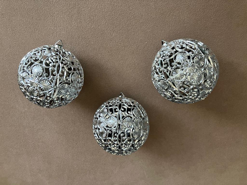 3 Mooi gedecoreerde Kerstballen, Diversen, Ophalen of Verzenden, Gebruikt