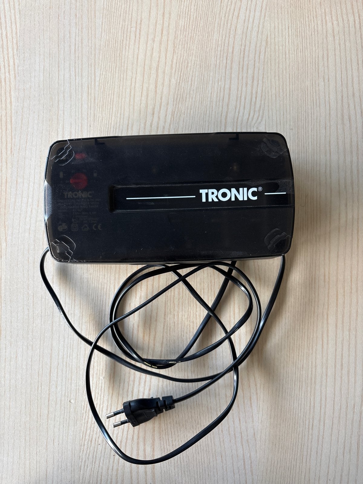 Tronic batterijlader voor AA/AAA batterijen, Ophalen of Verzenden, Gebruikt