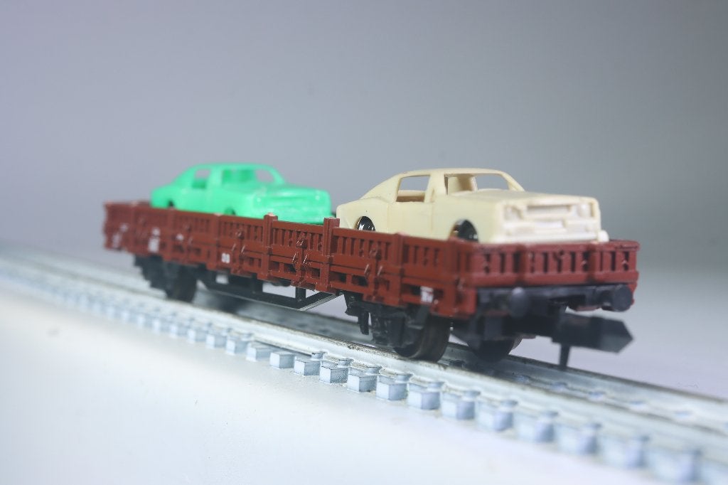 Platte wagon met 2 auto's, DB, Gebruikt, Gelijkstroom, Wagon, Ophalen of Verzenden