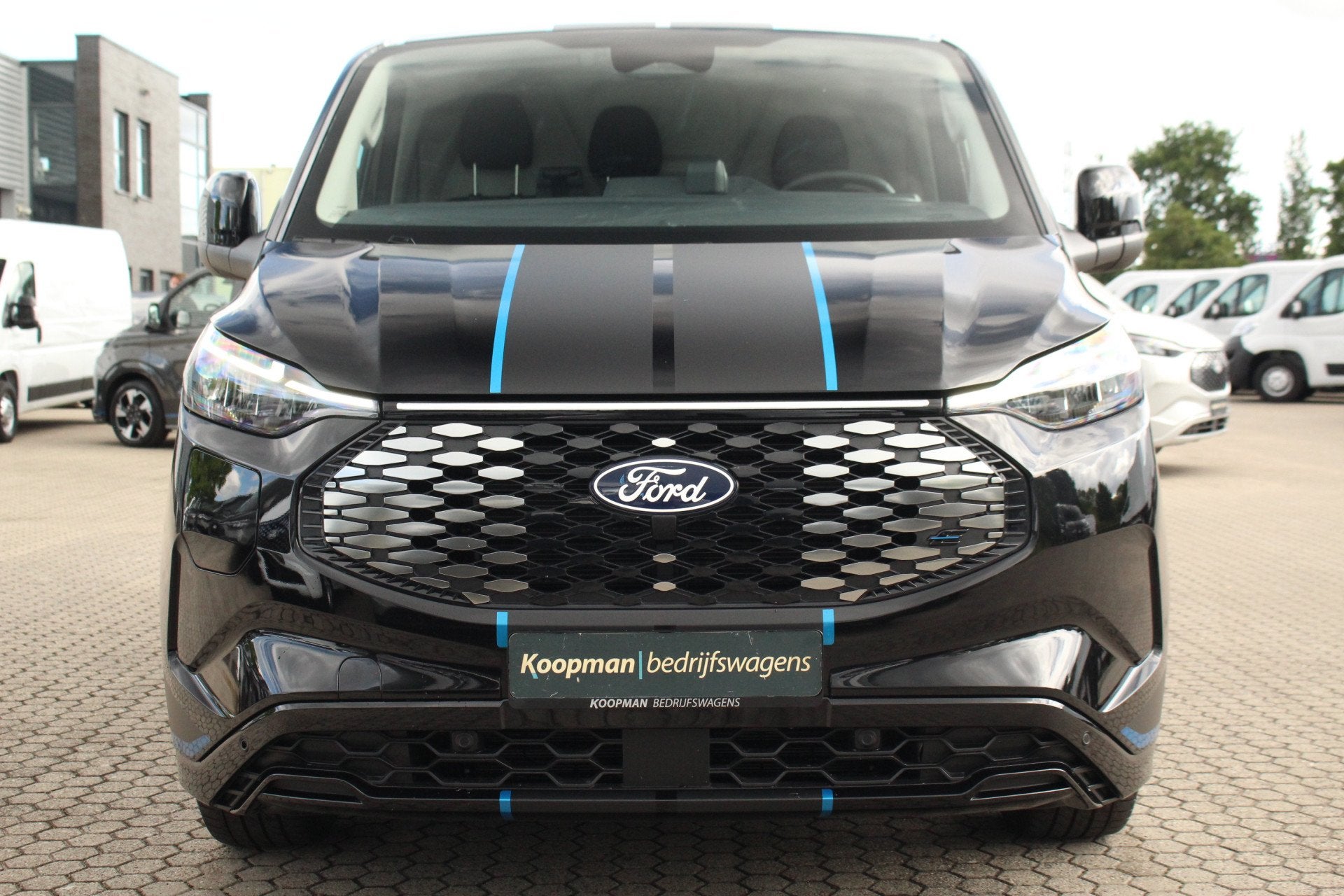 Ford E-Transit Custom 320 L1H1 Sport | 71kWh | 160kW/218pk |, Automaat, 71 kWh, Zwart, 348 km