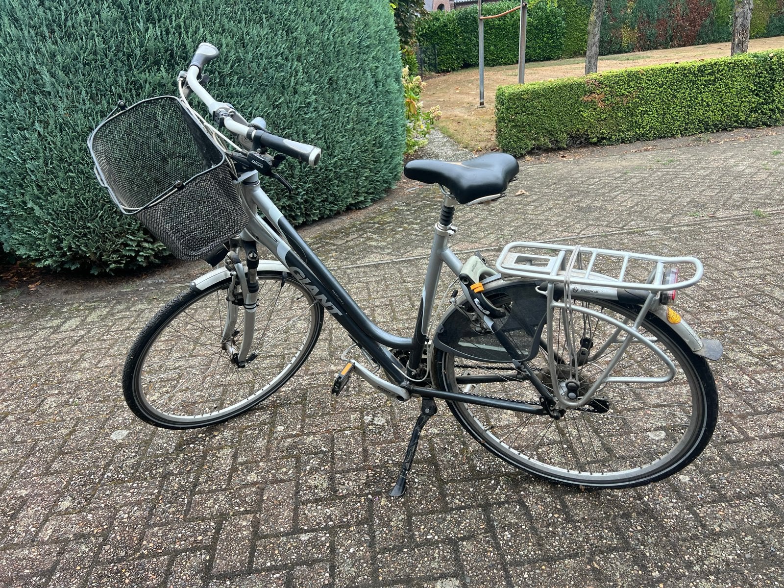 Giant damesfiets met mand en bagagedrager, Fietsen en Brommers, Fietsen | Dames | Damesfietsen, Ophalen, Gebruikt, Velgrem, Versnellingen