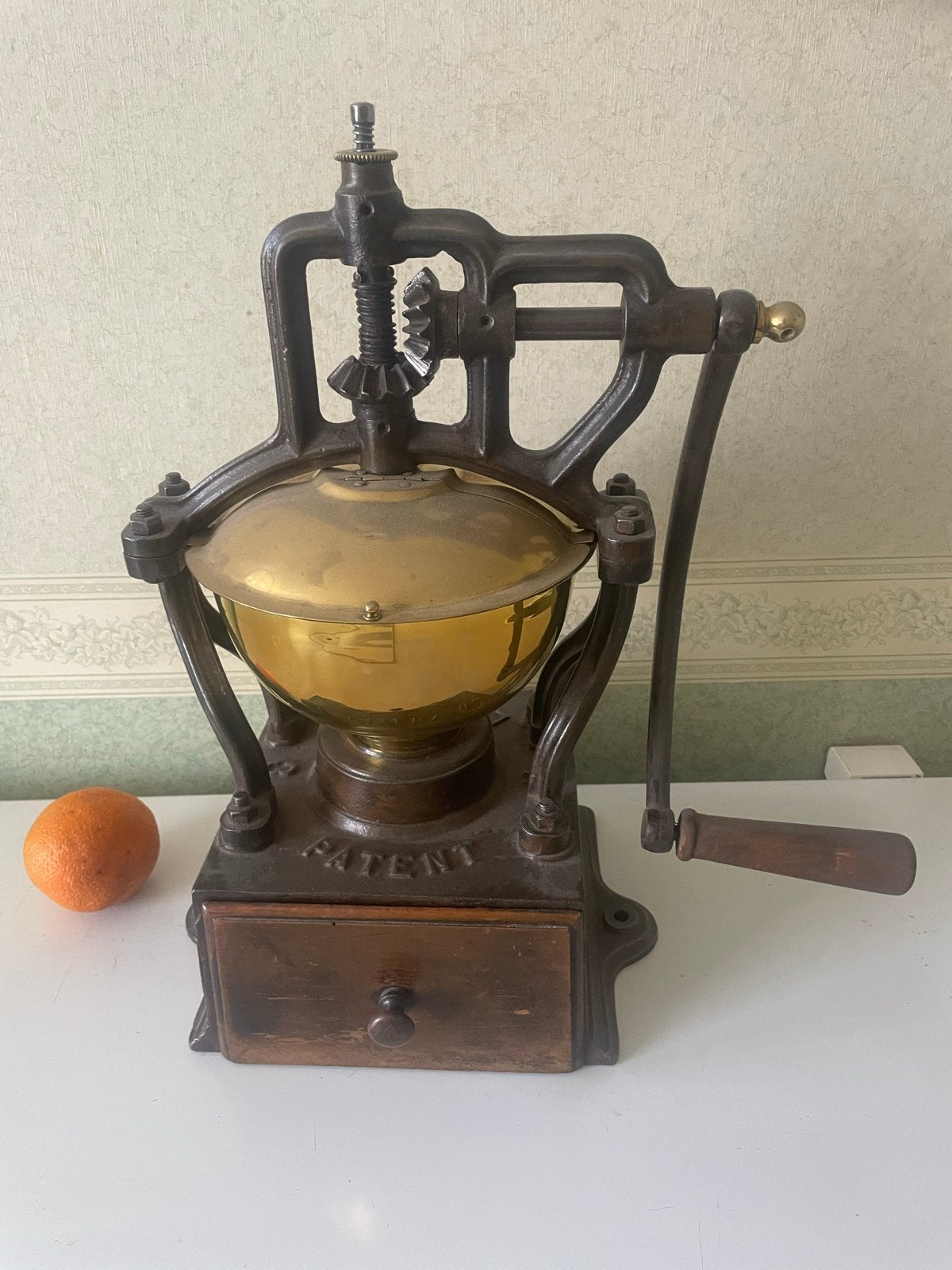 Antieke koffiemolen met messing kom en houten lade, Ophalen of Verzenden