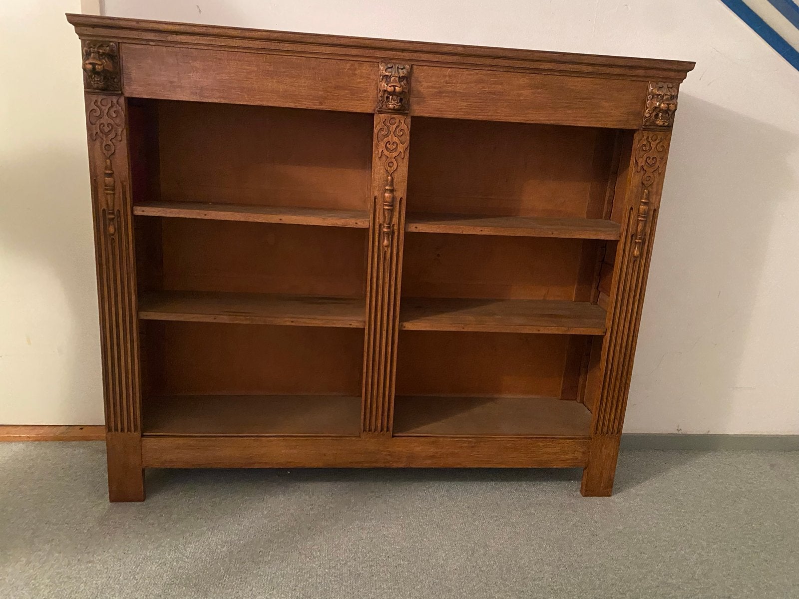 Antieke Eiken Boekenkast met Leeuwenkoppen, Antiek en Kunst, Ophalen