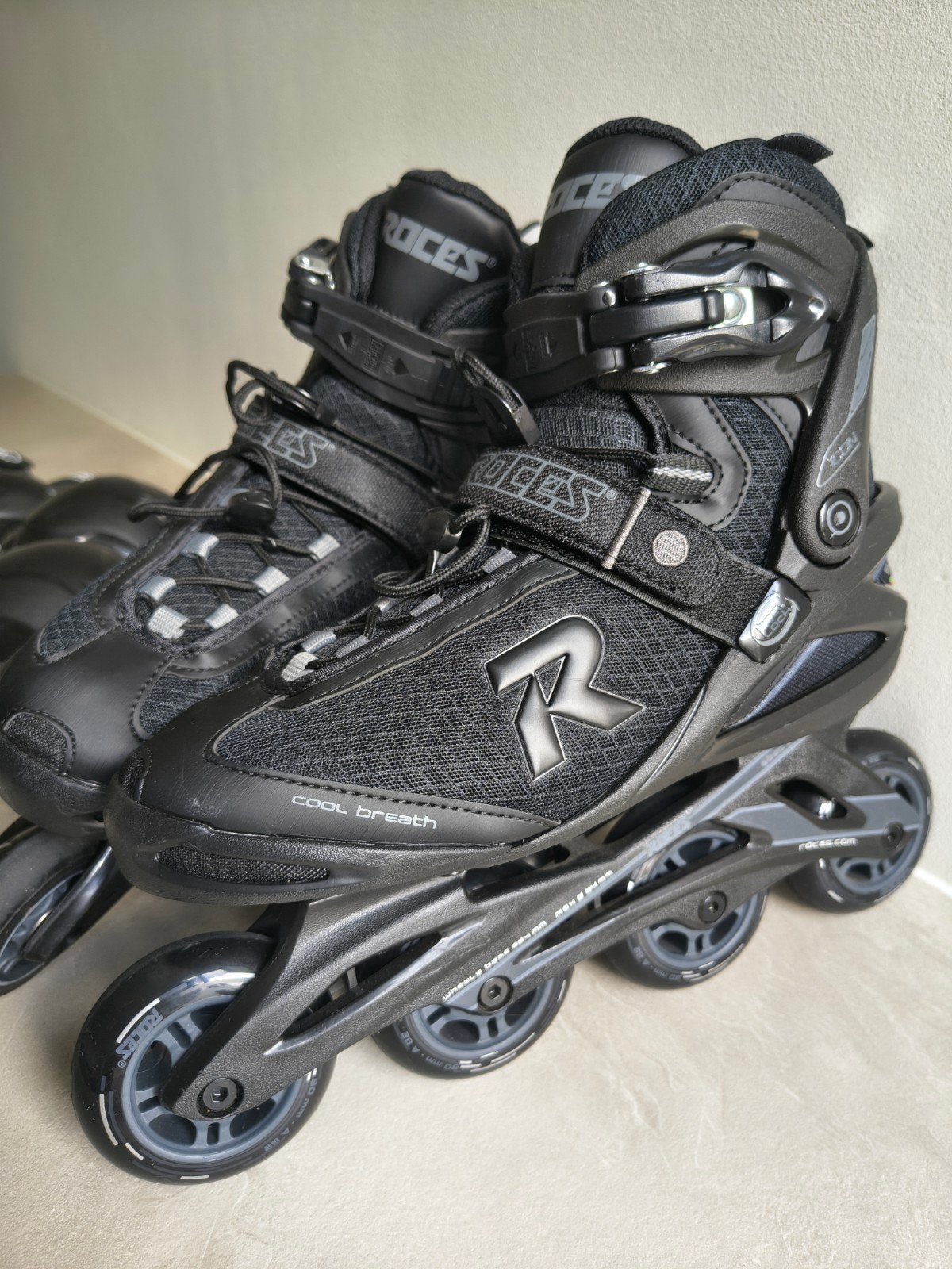 Roces Icon 80 Skeelers Zwart/Antraciet mt 40 met Bescherming, Sport en Fitness, Skeelers, Ophalen of Verzenden, Zo goed als nieuw