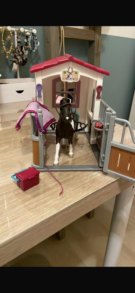 Schleich paardenbox met accessoires, Ophalen of Verzenden, Zo goed als nieuw