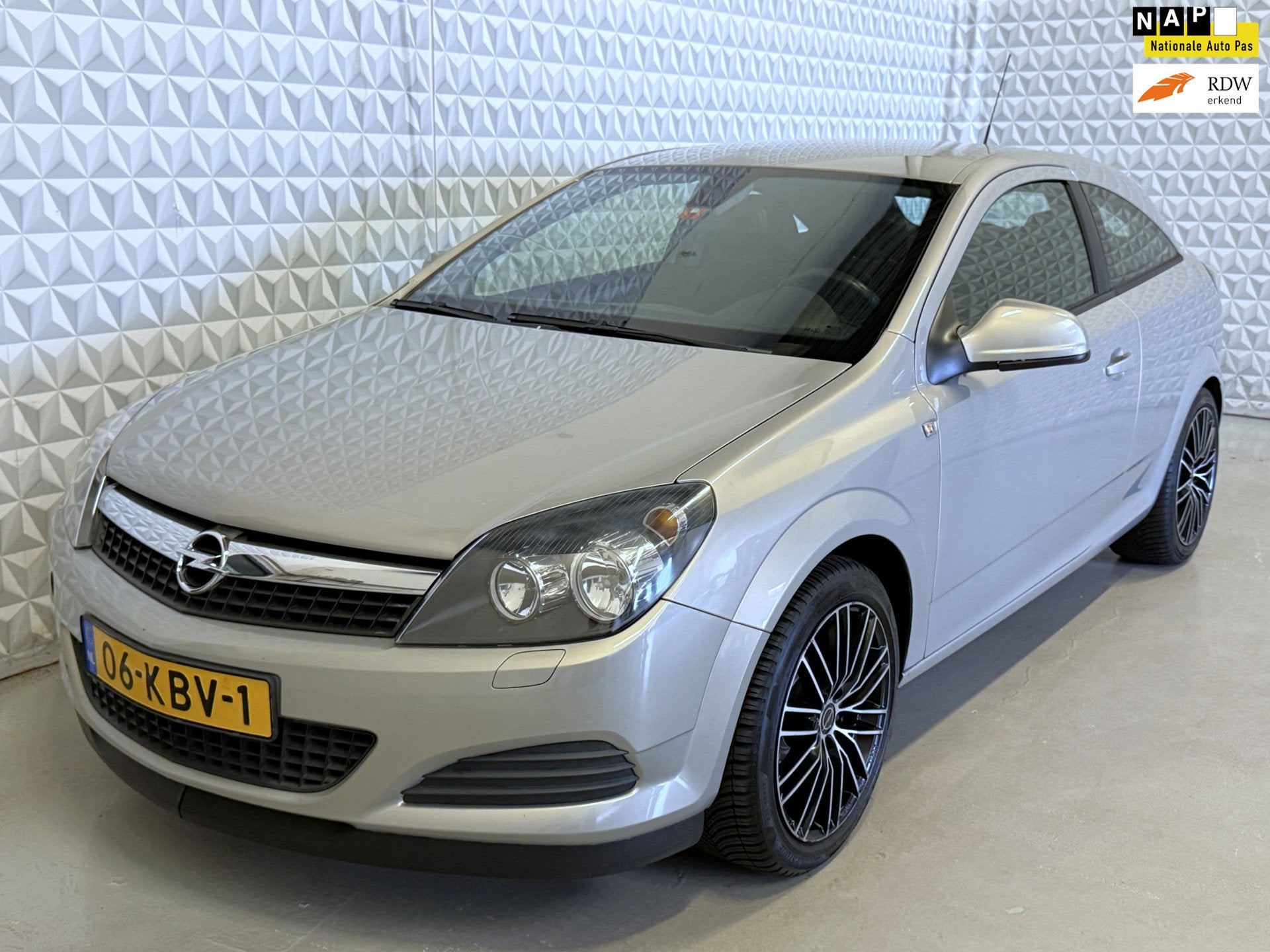 Opel Astra GTC 1.8 Edition / (H)eerlijke auto! 183.000km (20, Auto's, Voorwielaandrijving, 4 cilinders, 1165 kg, 1796 cc
