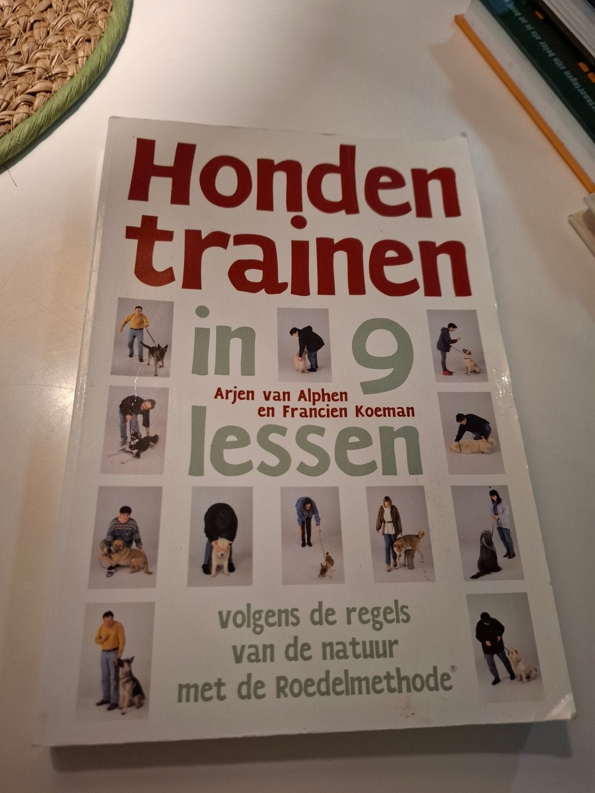 Honden trainen in 9 lessen - Roedelmethode, Ophalen of Verzenden, Gelezen, Honden, Arjen van Alphen en Francien Koeman