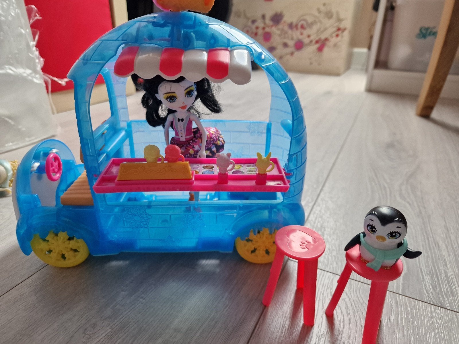 Enchantimals poppen met voertuigen en accessoires, Ophalen of Verzenden, Gebruikt, Overige typen