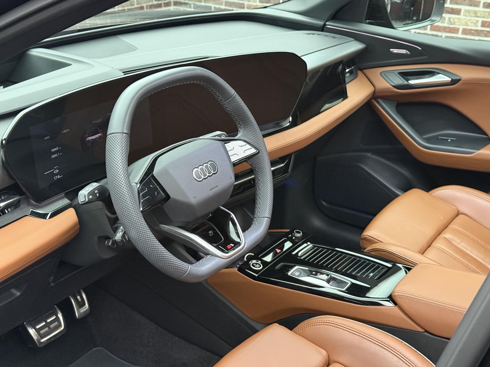 Audi Q6 e-tron Launch edition 83 kWh, Auto's, Dealer onderhouden, Gebruikt, Zwart, Origineel Nederlands