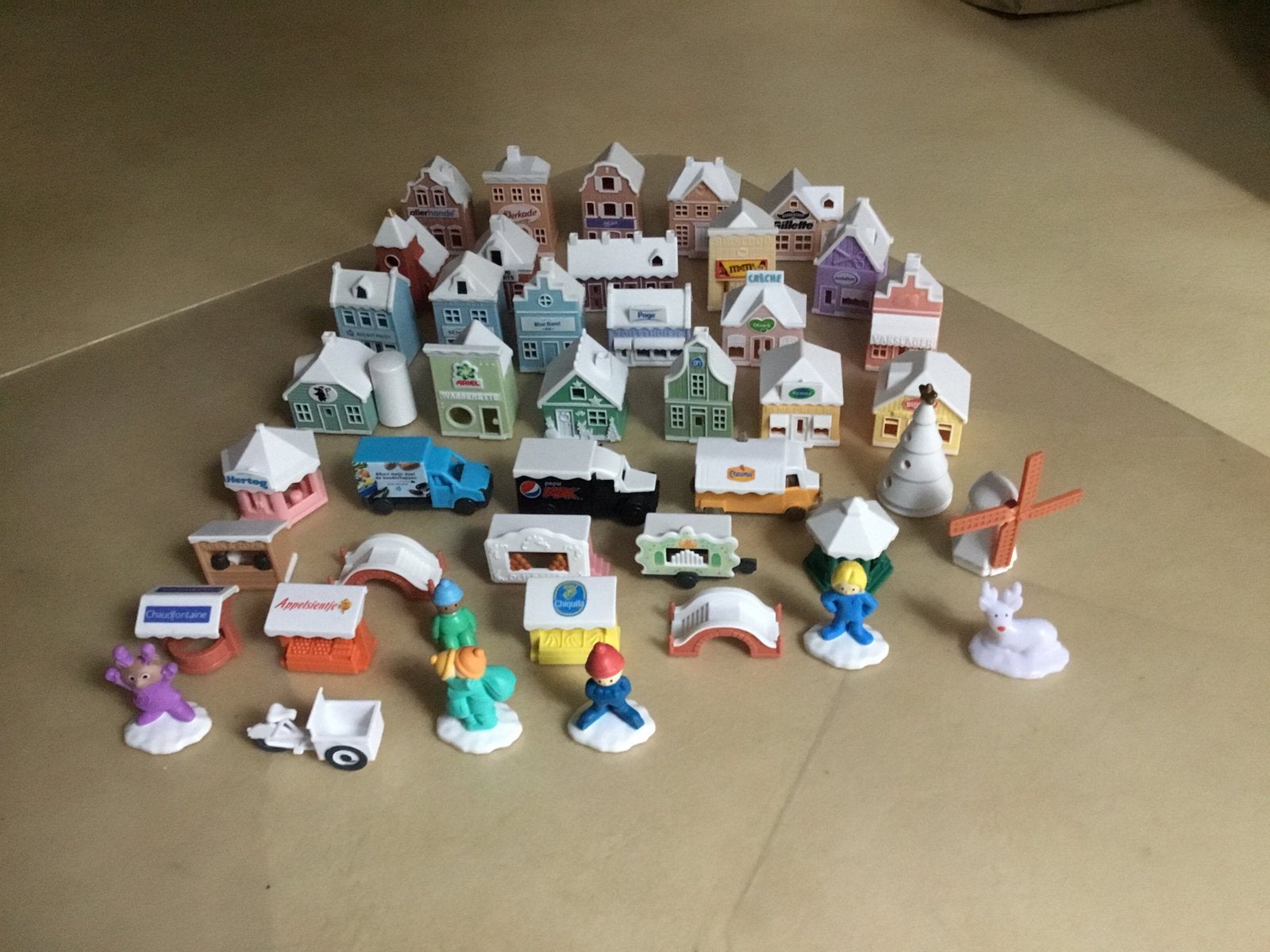 Kerst huisjes,zie beschrijving meer info., Verzamelen, Albert Heijn, Ophalen